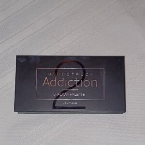 Younique Moodstruck Addiction Shadow Palette - Elegant Black